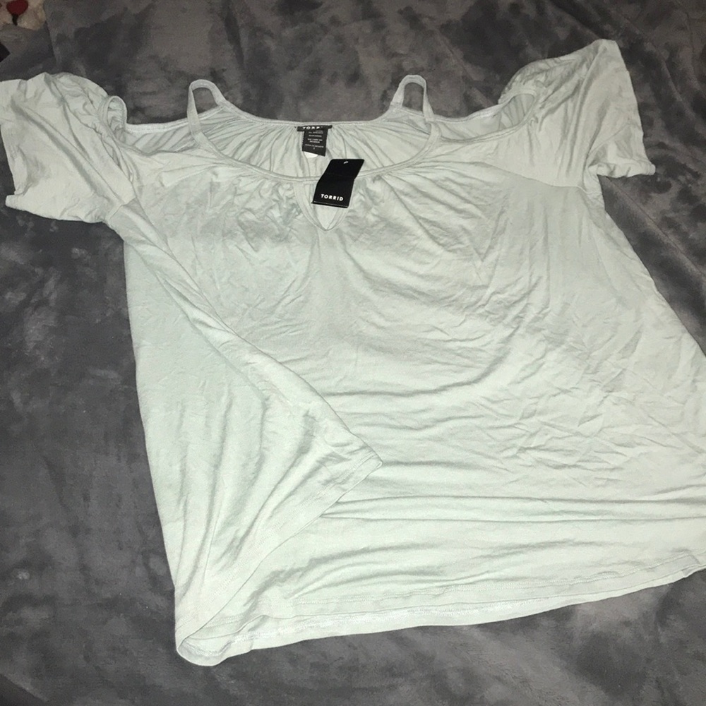 Torrid 4K Grey Mist Cold Shoulder Top NWT